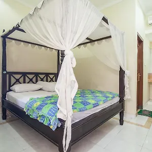 Lori Beach Indonesien